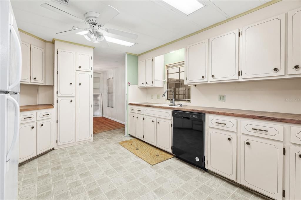 For Sale: $110,000 (2 beds, 2 baths, 1280 Square Feet)