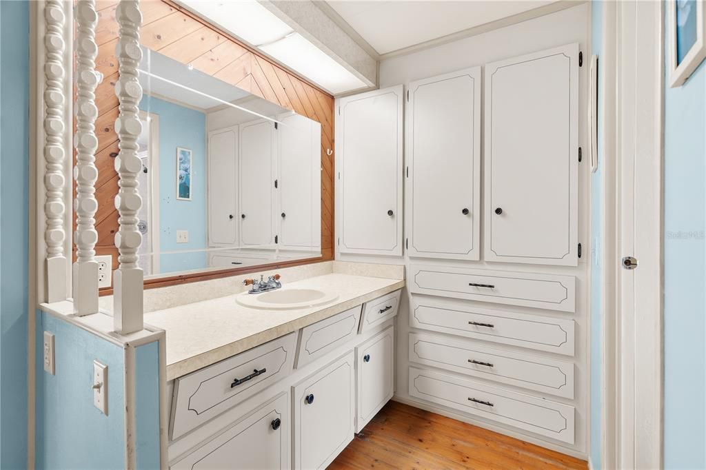 For Sale: $110,000 (2 beds, 2 baths, 1280 Square Feet)