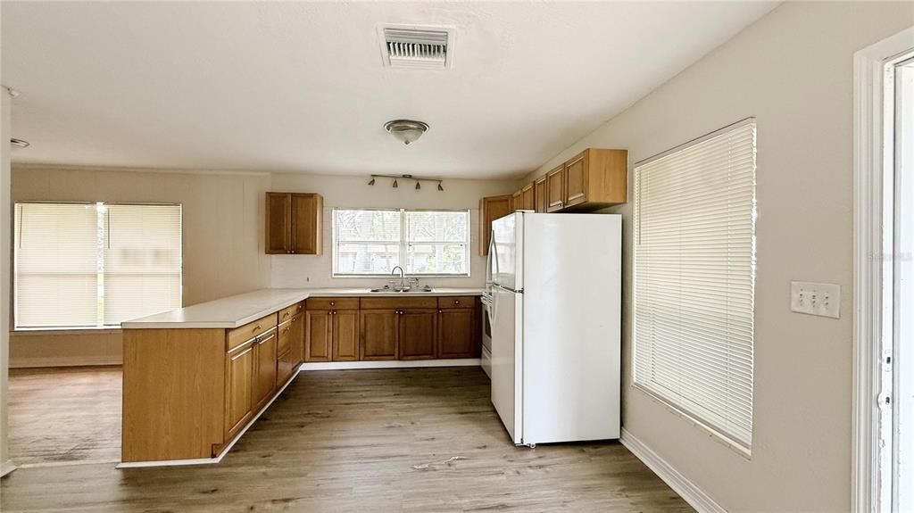 待售: $549,900 (5 贝兹, 3 浴室, 2565 平方英尺)