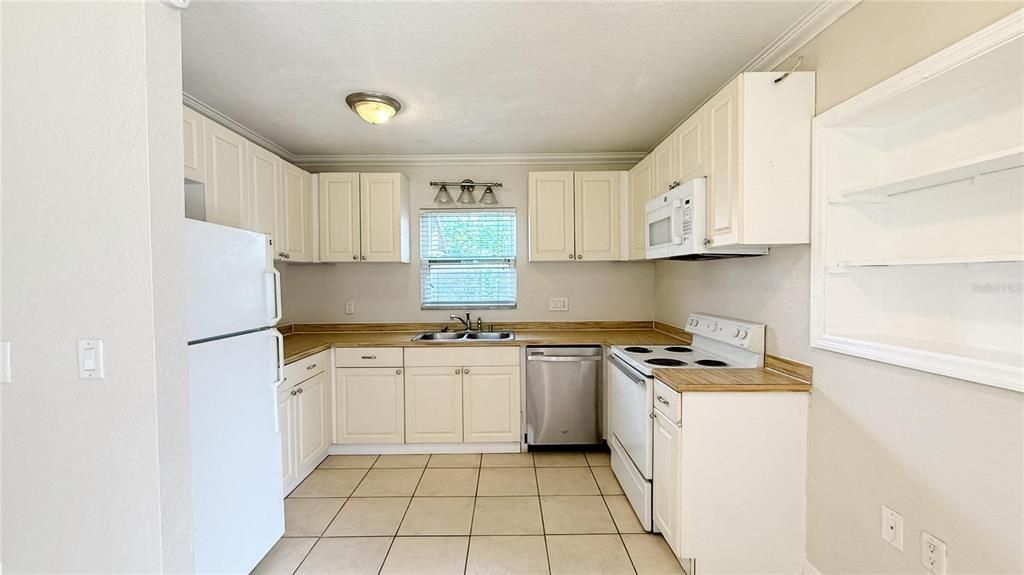 待售: $549,900 (5 贝兹, 3 浴室, 2565 平方英尺)