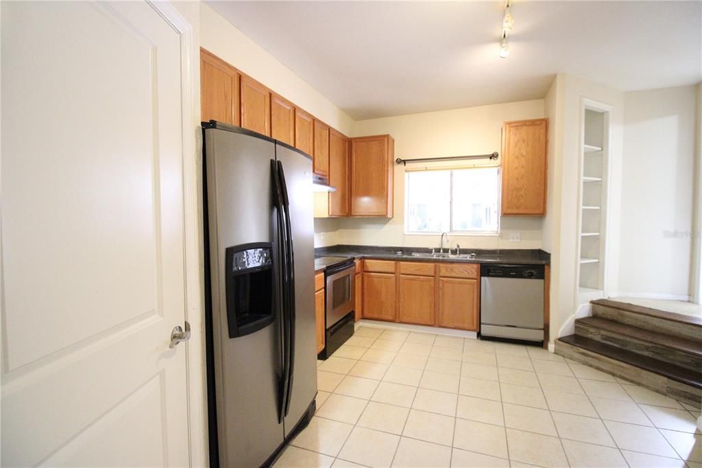 For Rent: $1,800 (3 beds, 2 baths, 1480 Square Feet)