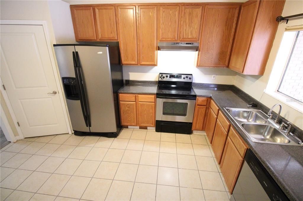 For Rent: $1,800 (3 beds, 2 baths, 1480 Square Feet)