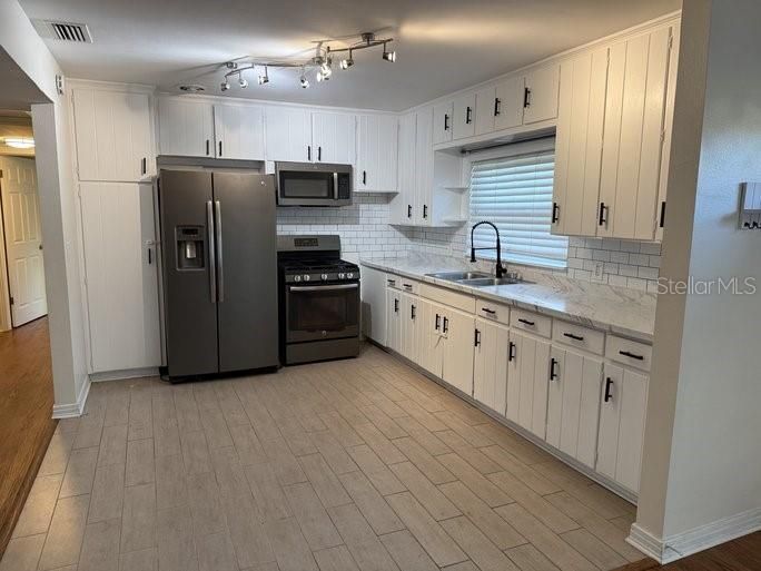 For Rent: $2,700 (3 beds, 2 baths, 1848 Square Feet)