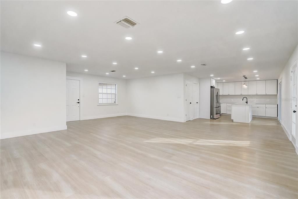 For Sale: $330,000 (4 beds, 2 baths, 1736 Square Feet)