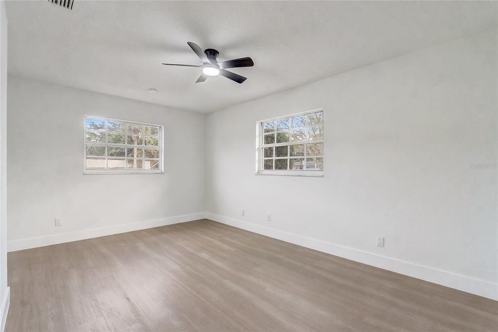 For Sale: $330,000 (4 beds, 2 baths, 1736 Square Feet)