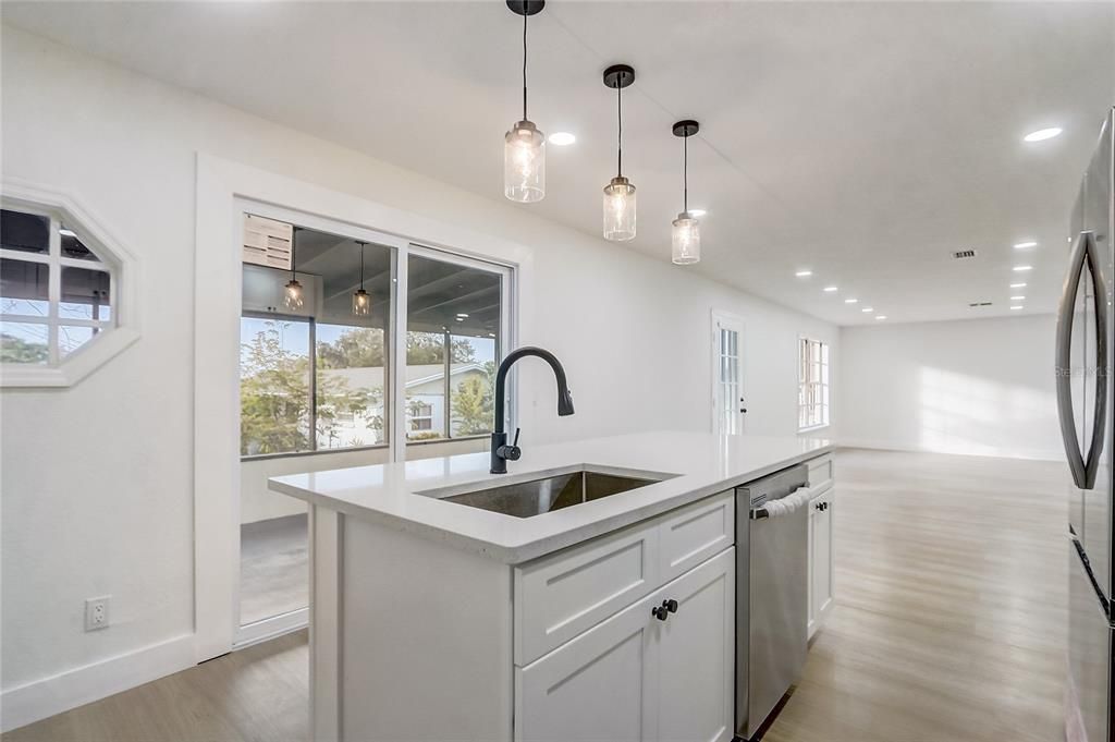 For Sale: $330,000 (4 beds, 2 baths, 1736 Square Feet)