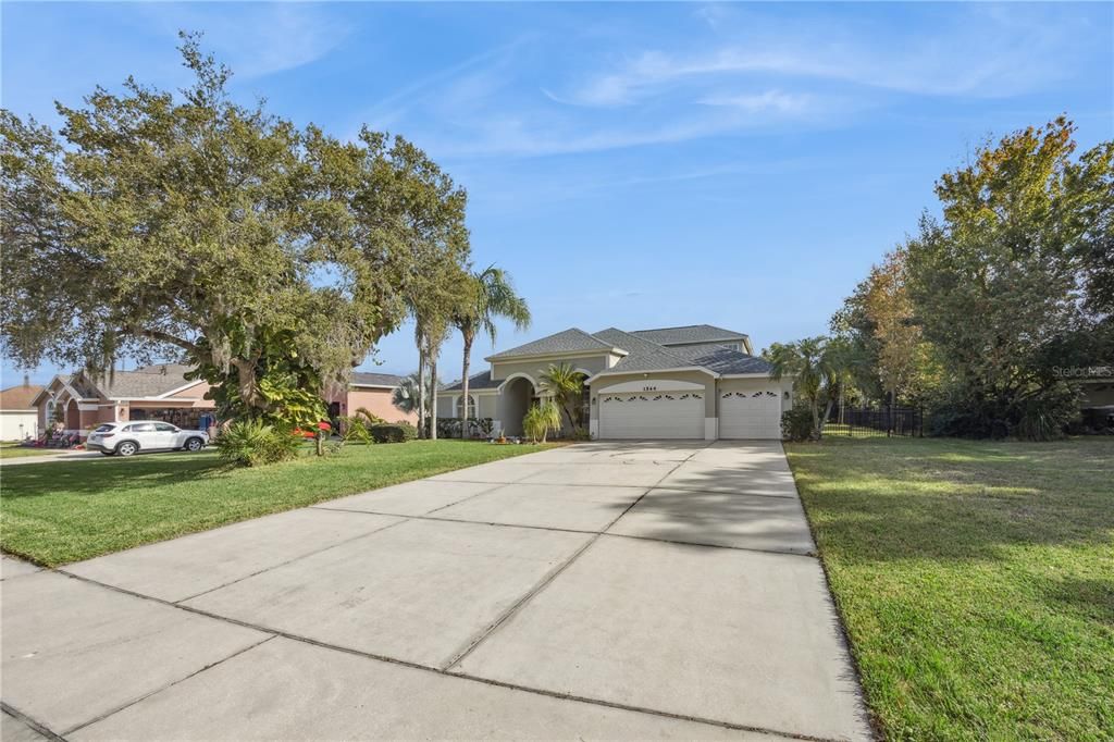 For Sale: $590,000 (5 beds, 4 baths, 2708 Square Feet)