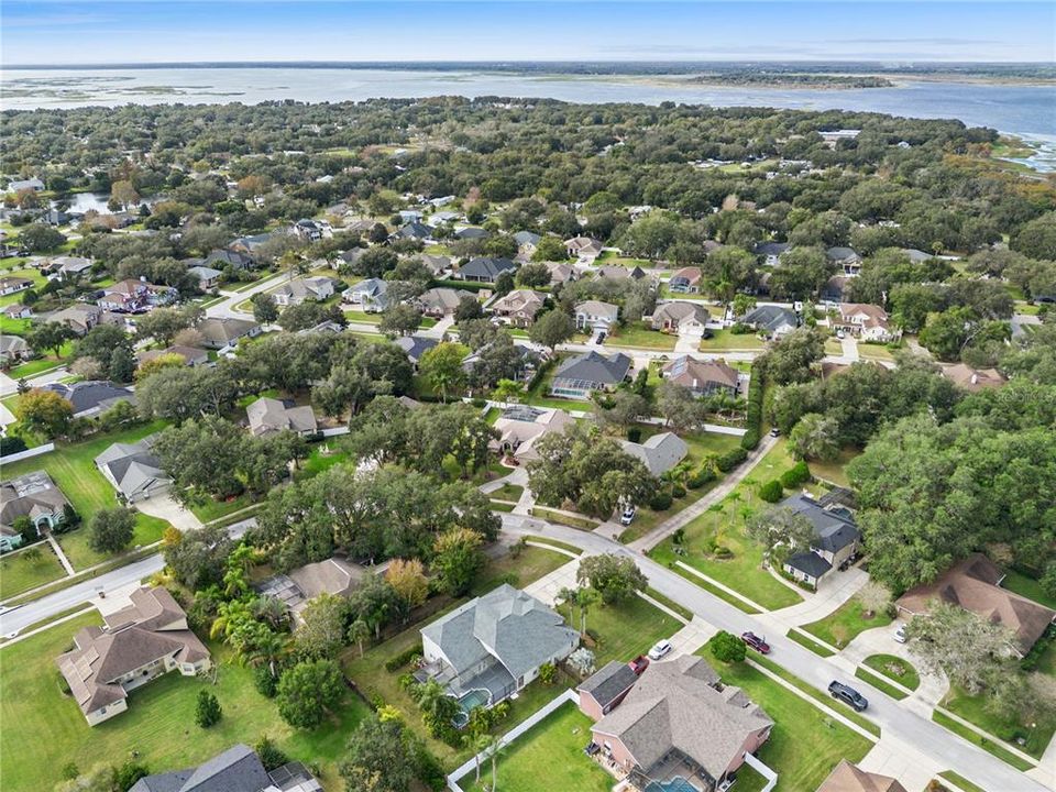 For Sale: $590,000 (5 beds, 4 baths, 2708 Square Feet)