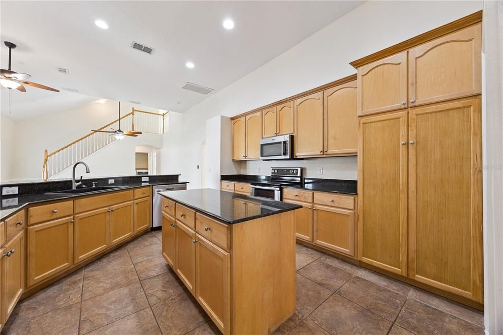 For Sale: $590,000 (5 beds, 4 baths, 2708 Square Feet)