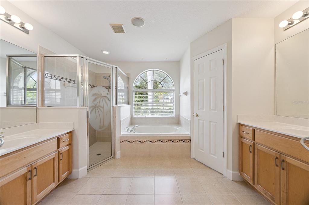 For Sale: $590,000 (5 beds, 4 baths, 2708 Square Feet)