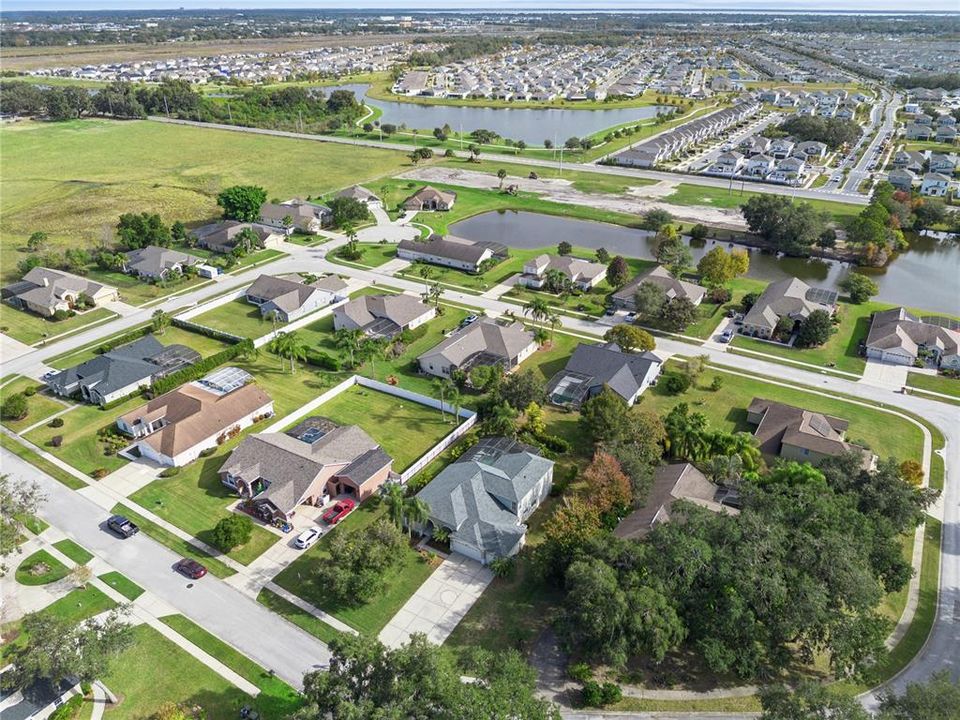 For Sale: $590,000 (5 beds, 4 baths, 2708 Square Feet)