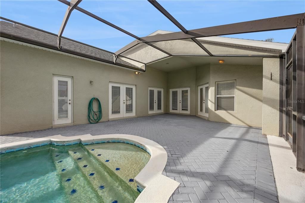 For Sale: $590,000 (5 beds, 4 baths, 2708 Square Feet)