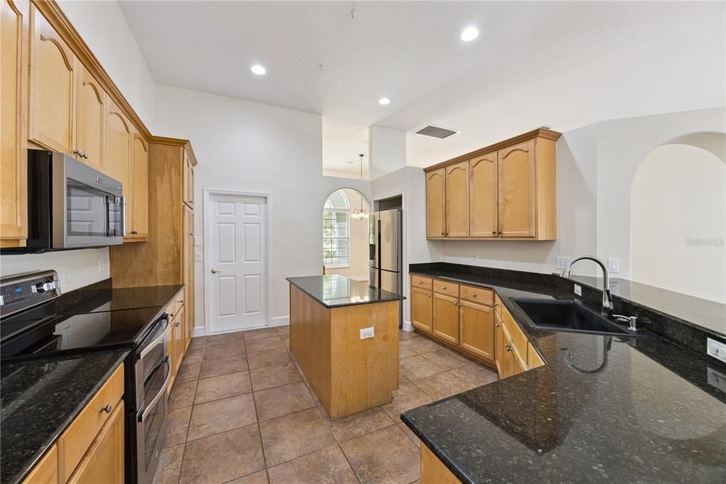 For Sale: $590,000 (5 beds, 4 baths, 2708 Square Feet)