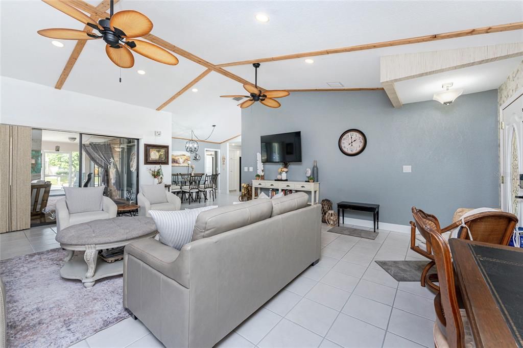 На продажу: $724,900 (3 спален, 2 ванн, 1802 Квадратных фут)