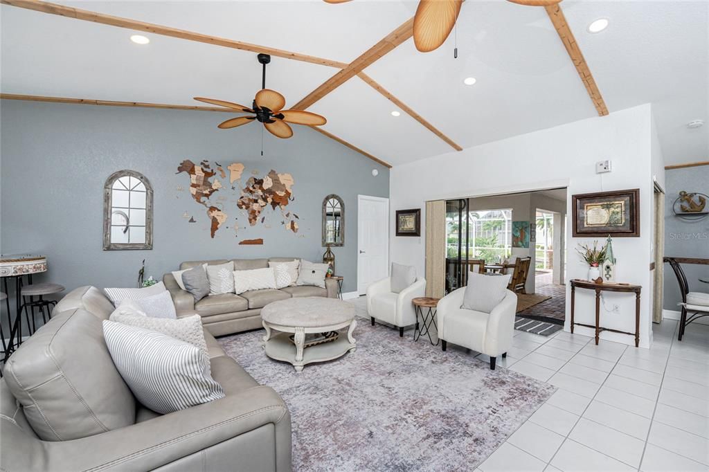 На продажу: $724,900 (3 спален, 2 ванн, 1802 Квадратных фут)