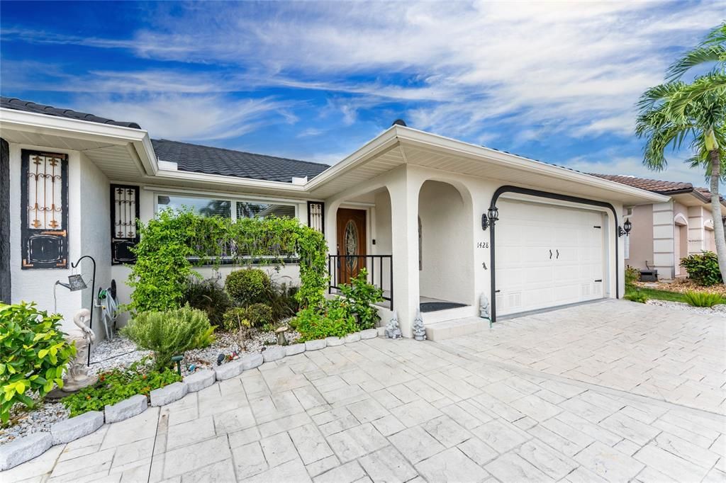 На продажу: $724,900 (3 спален, 2 ванн, 1802 Квадратных фут)