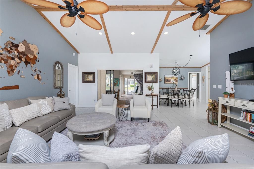 На продажу: $724,900 (3 спален, 2 ванн, 1802 Квадратных фут)