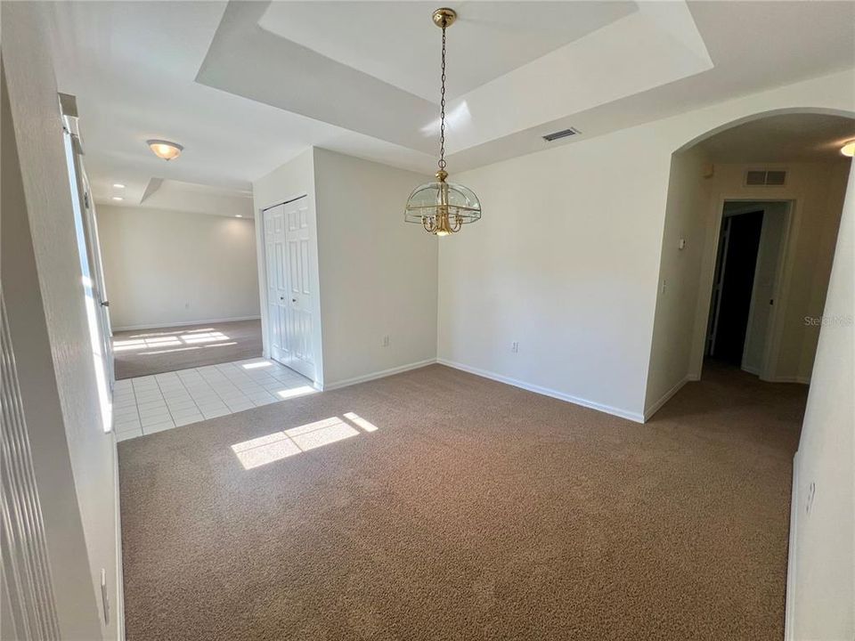 待售: $205,000 (2 贝兹, 2 浴室, 1366 平方英尺)