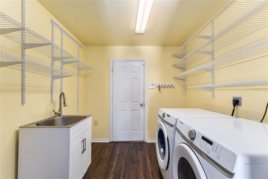 En Venta: $475,000 (4 camas, 3 baños, 2528 Pies cuadrados)