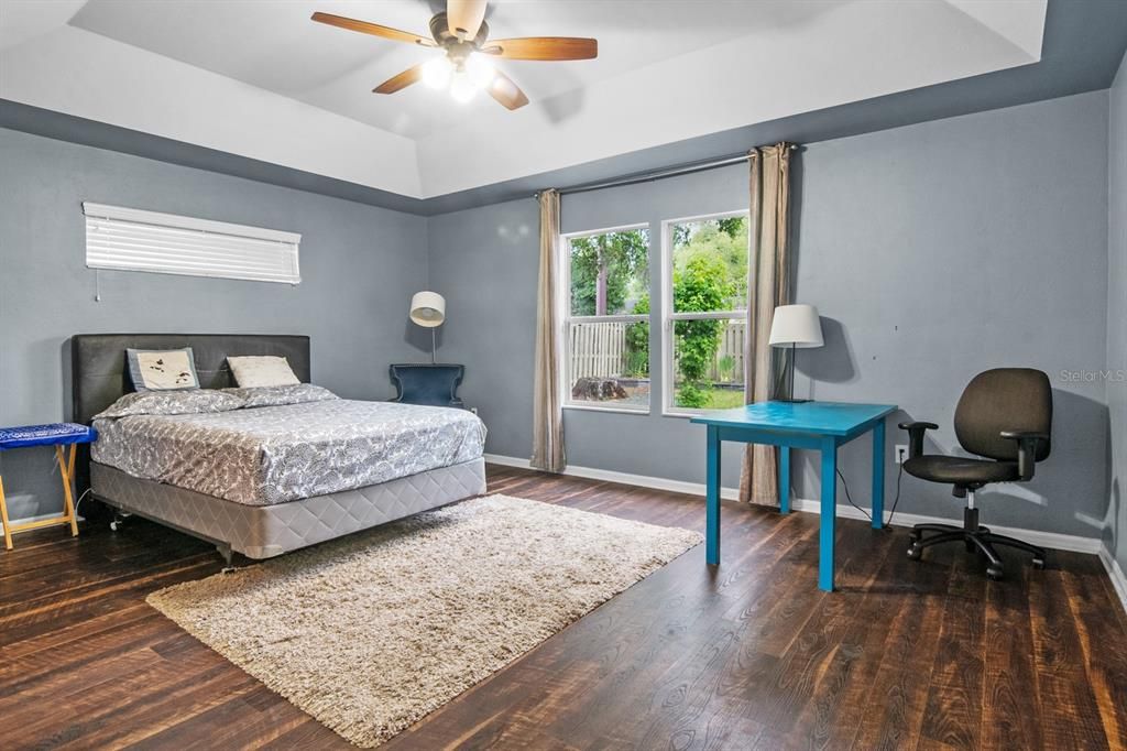 For Sale: $475,000 (4 beds, 3 baths, 2528 Square Feet)