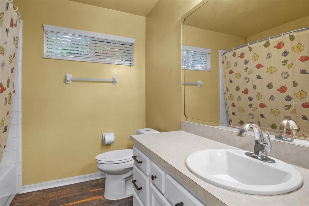 For Sale: $475,000 (4 beds, 3 baths, 2528 Square Feet)