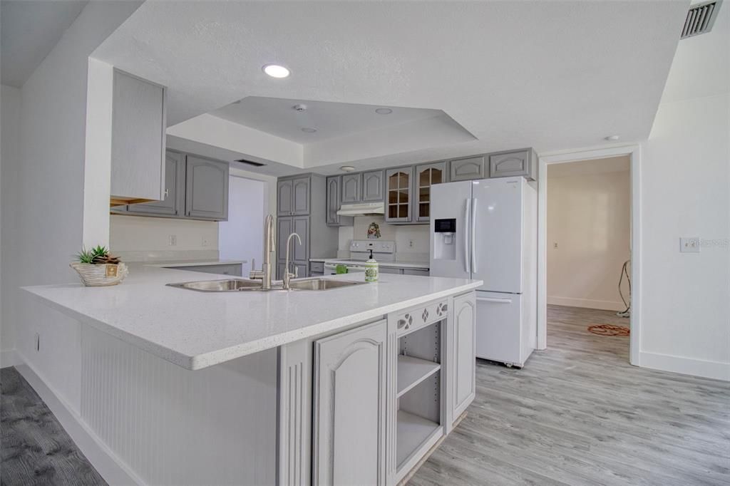 На продажу: $600,000 (4 спален, 2 ванн, 2148 Квадратных фут)