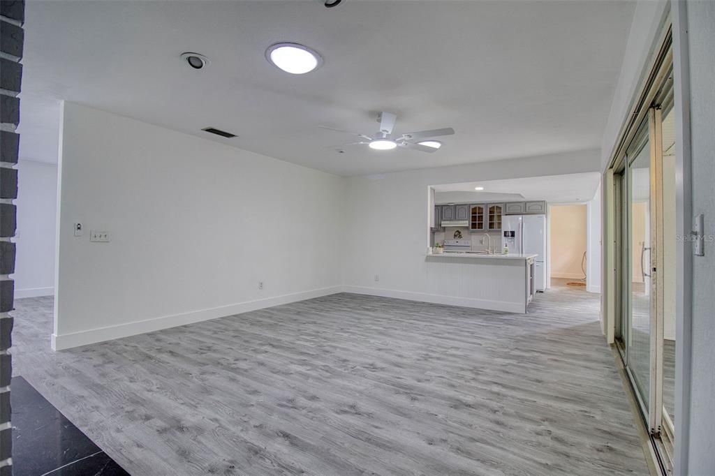 На продажу: $600,000 (4 спален, 2 ванн, 2148 Квадратных фут)