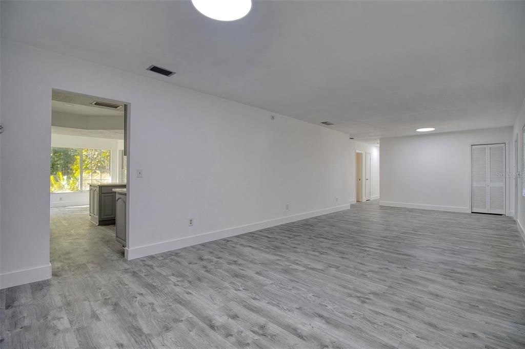 На продажу: $600,000 (4 спален, 2 ванн, 2148 Квадратных фут)