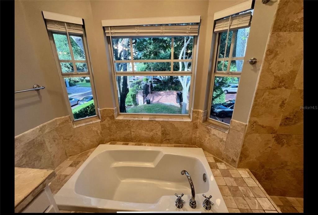 В аренду: $4,600 (3 спален, 2 ванн, 1641 Квадратных фут)