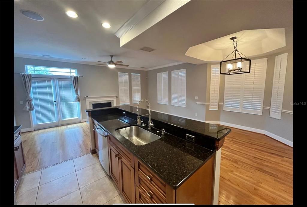 В аренду: $4,600 (3 спален, 2 ванн, 1641 Квадратных фут)