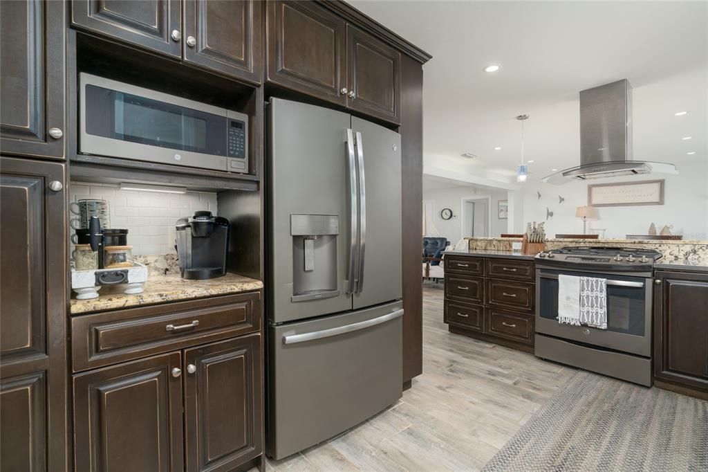 For Sale: $899,000 (3 beds, 2 baths, 1794 Square Feet)