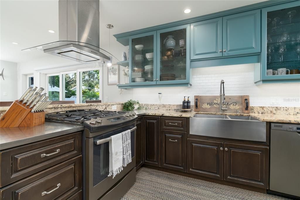 For Sale: $899,000 (3 beds, 2 baths, 1794 Square Feet)