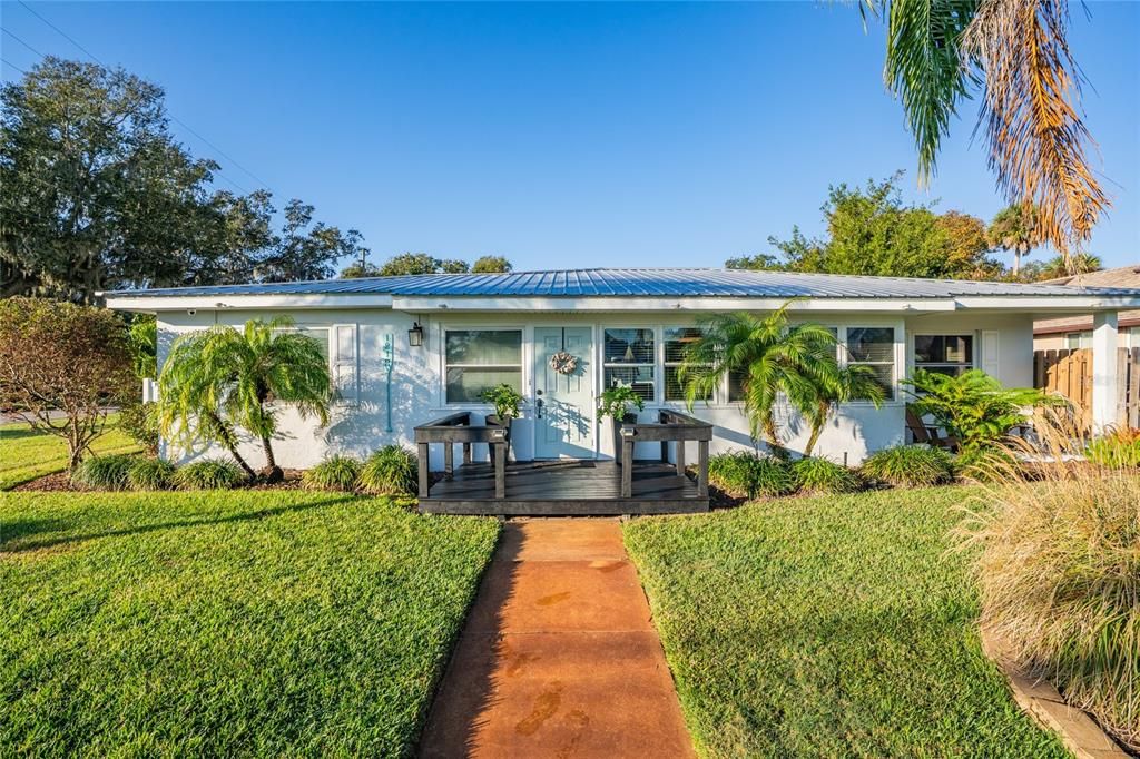 For Sale: $899,000 (3 beds, 2 baths, 1794 Square Feet)