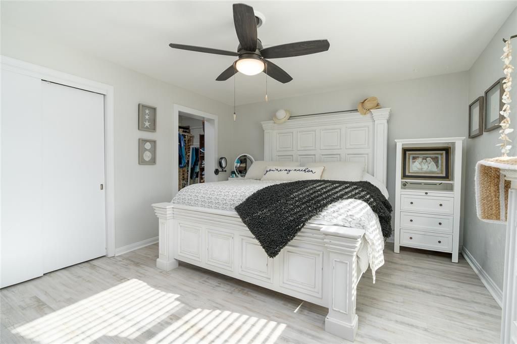 For Sale: $899,000 (3 beds, 2 baths, 1794 Square Feet)