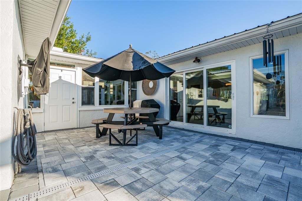 For Sale: $899,000 (3 beds, 2 baths, 1794 Square Feet)