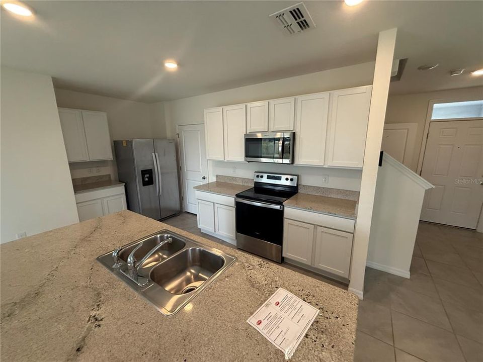 En Venta: $400,000 (4 camas, 2 baños, 2260 Pies cuadrados)