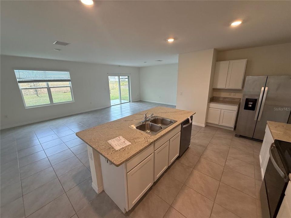 En Venta: $400,000 (4 camas, 2 baños, 2260 Pies cuadrados)