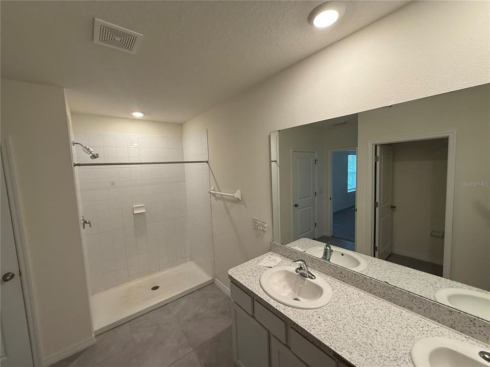 En Venta: $400,000 (4 camas, 2 baños, 2260 Pies cuadrados)