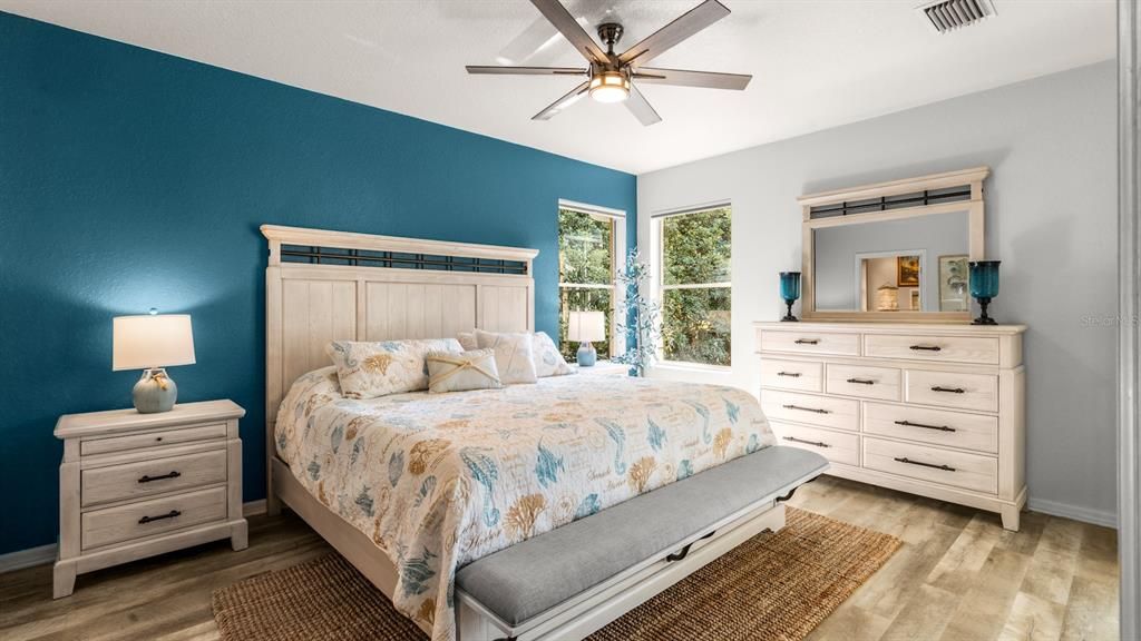 For Sale: $345,000 (3 beds, 2 baths, 1609 Square Feet)