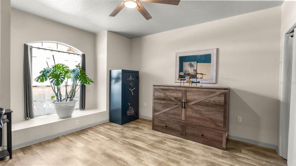 For Sale: $345,000 (3 beds, 2 baths, 1609 Square Feet)