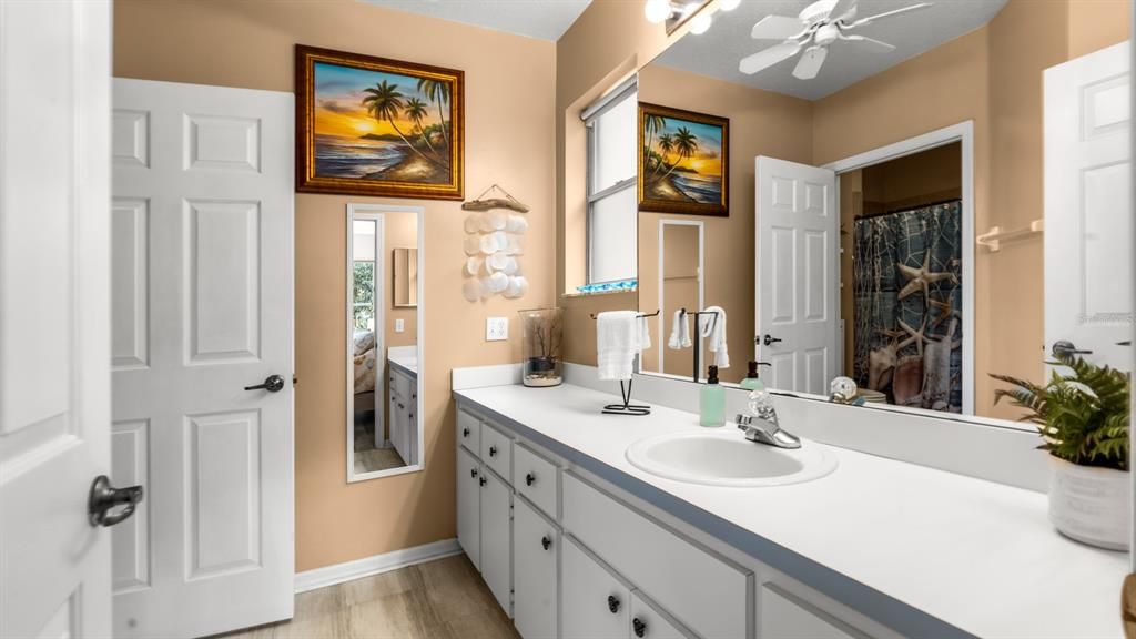 For Sale: $345,000 (3 beds, 2 baths, 1609 Square Feet)