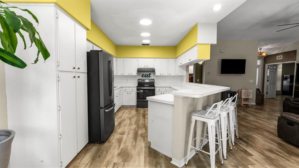 For Sale: $345,000 (3 beds, 2 baths, 1609 Square Feet)