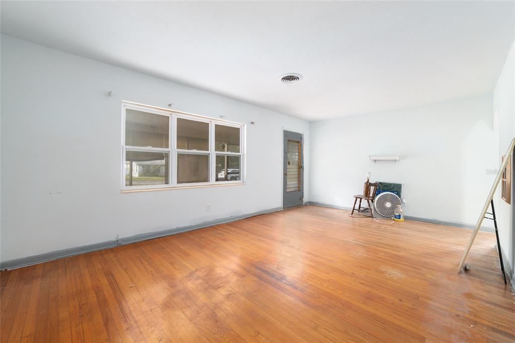 For Sale: $135,000 (2 beds, 1 baths, 1248 Square Feet)