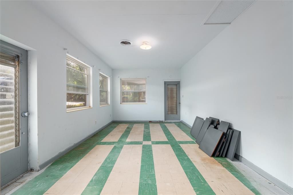 For Sale: $135,000 (2 beds, 1 baths, 1248 Square Feet)