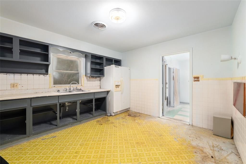 For Sale: $135,000 (2 beds, 1 baths, 1248 Square Feet)