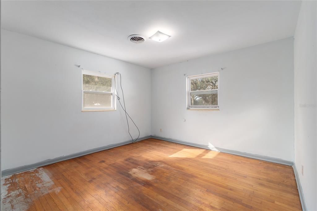 For Sale: $135,000 (2 beds, 1 baths, 1248 Square Feet)