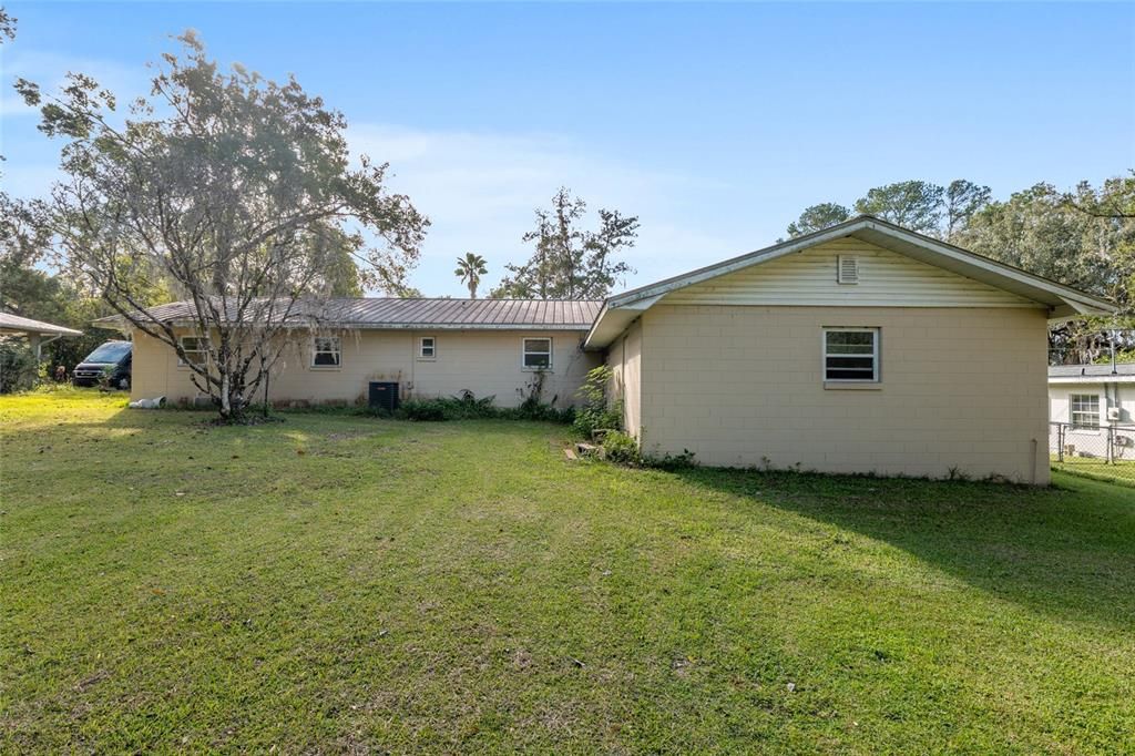 For Sale: $135,000 (2 beds, 1 baths, 1248 Square Feet)