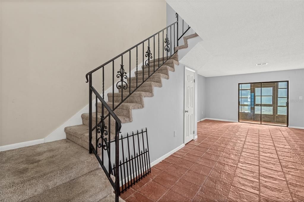 For Sale: $249,900 (2 beds, 2 baths, 1296 Square Feet)