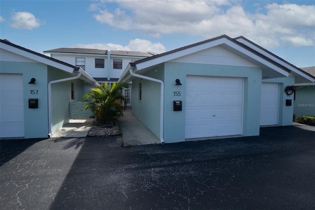 For Sale: $249,900 (2 beds, 2 baths, 1296 Square Feet)