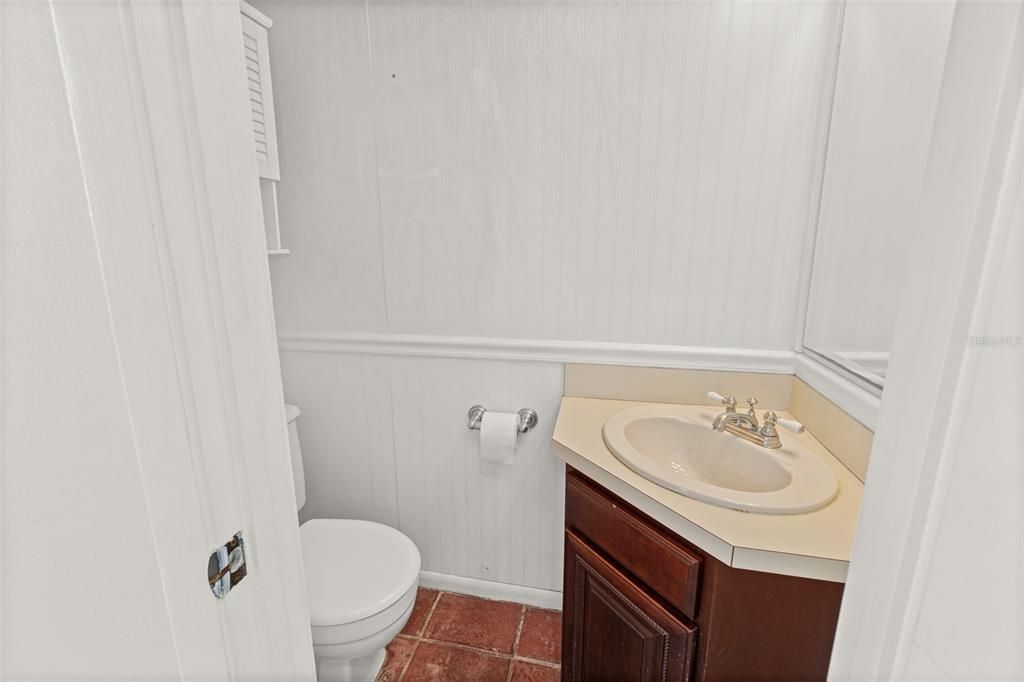 For Sale: $249,900 (2 beds, 2 baths, 1296 Square Feet)